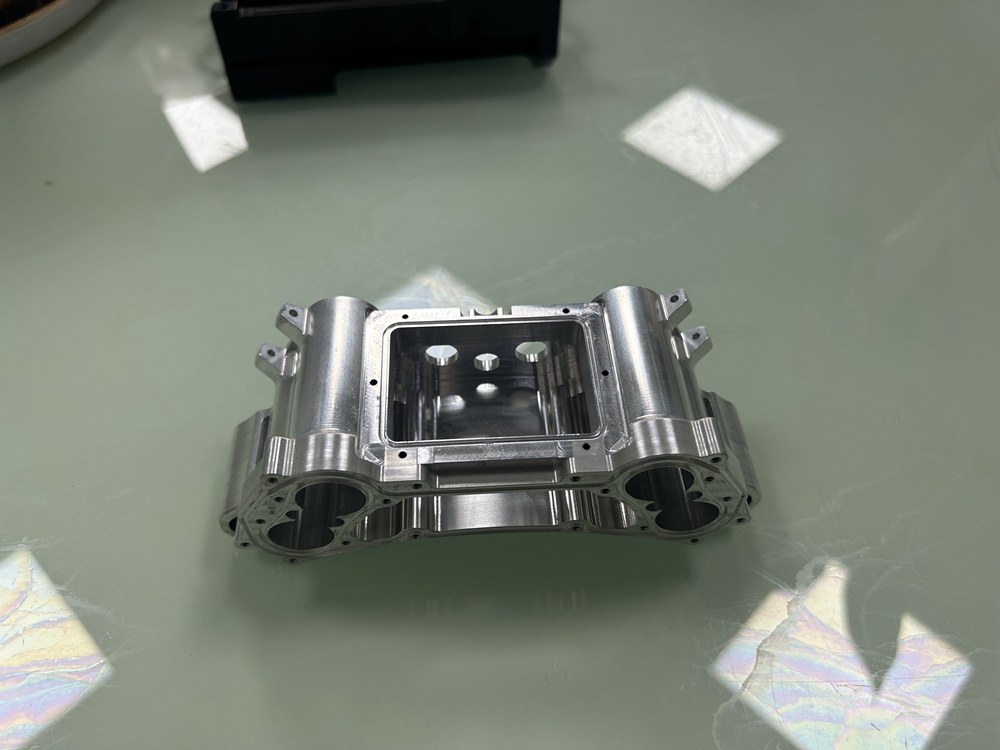  Custom CNC Machined Aluminum Bracket for Automotive Industry